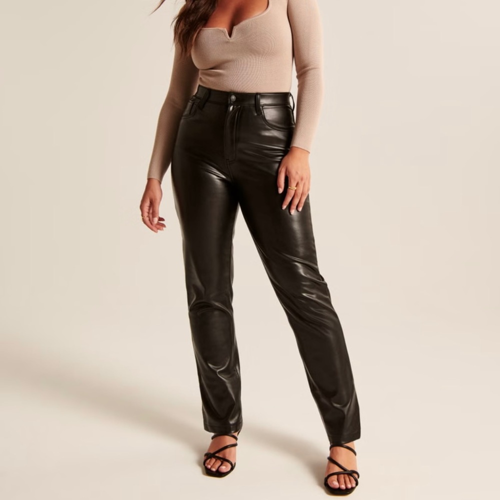 Abercrombie Curve Love Vegan Leather 90s Straight Pant